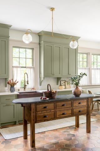 english_cottage_kitchen_island_oakhurst_atlanta_ga-1
