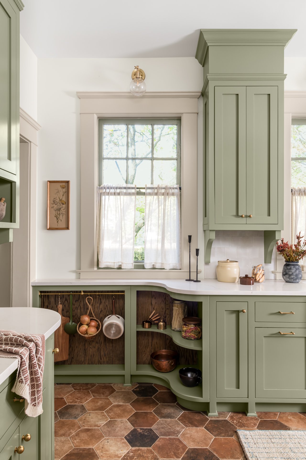 english_cottage_kitchen_storage_oakhurst_atlanta_ga