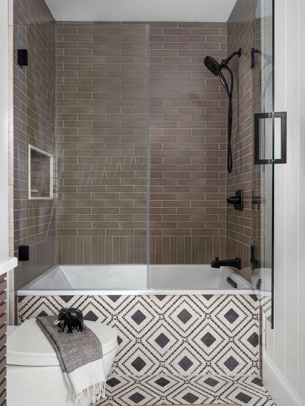 guest_bath_tub_tile_peachtree_battle_atlanta_ga