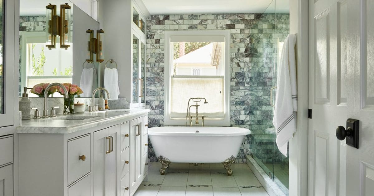 The Pros and Cons of Walk-In Showers & Bathtubs